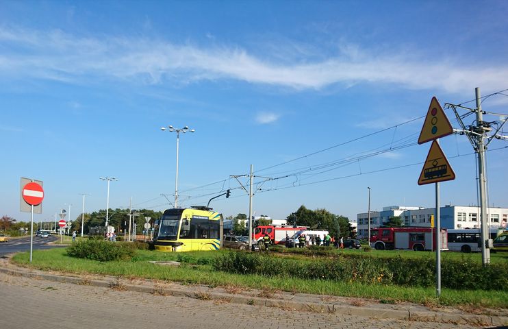 Wypadek w Toruniu! Samochód uderzył w tramwaj » Radio Gra