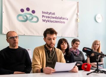 Aktywiści zabierają głos w sprawie rekolekcji w Toruniu.