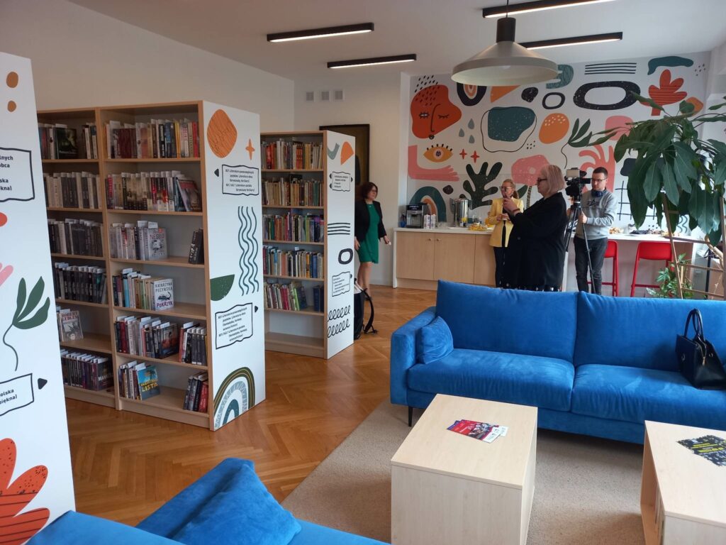 IX LO w Toruniu ma nową bibliotekę.