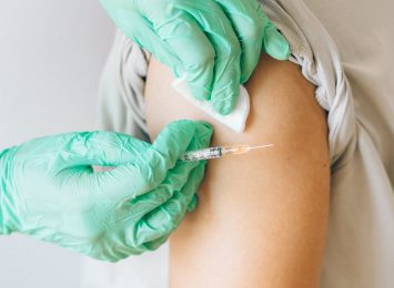 szczepienie szczepionka zastrzyk koronawirus covid